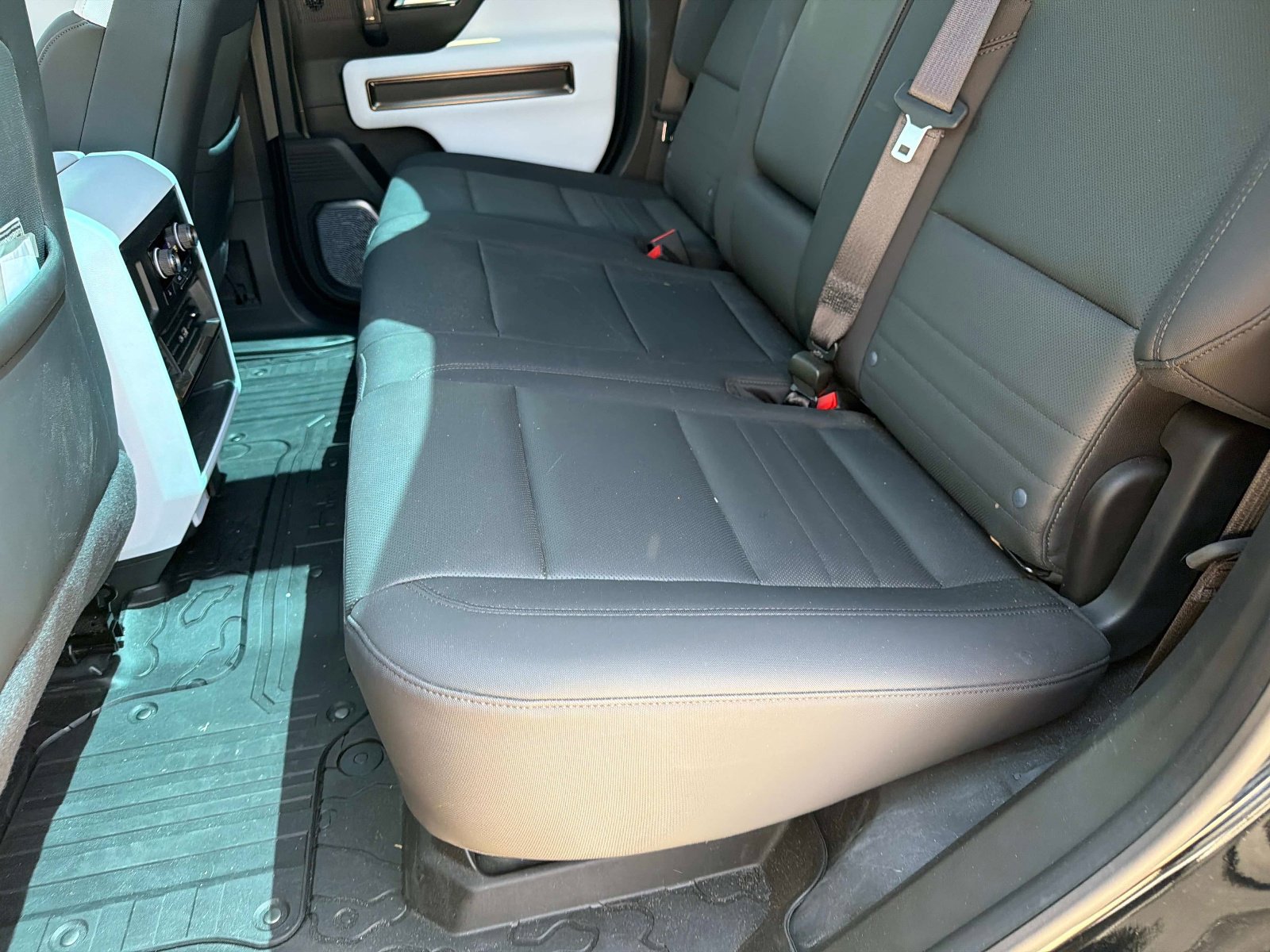 Used 2024 GMC Hummer EV 2X AWD/4WD image 14