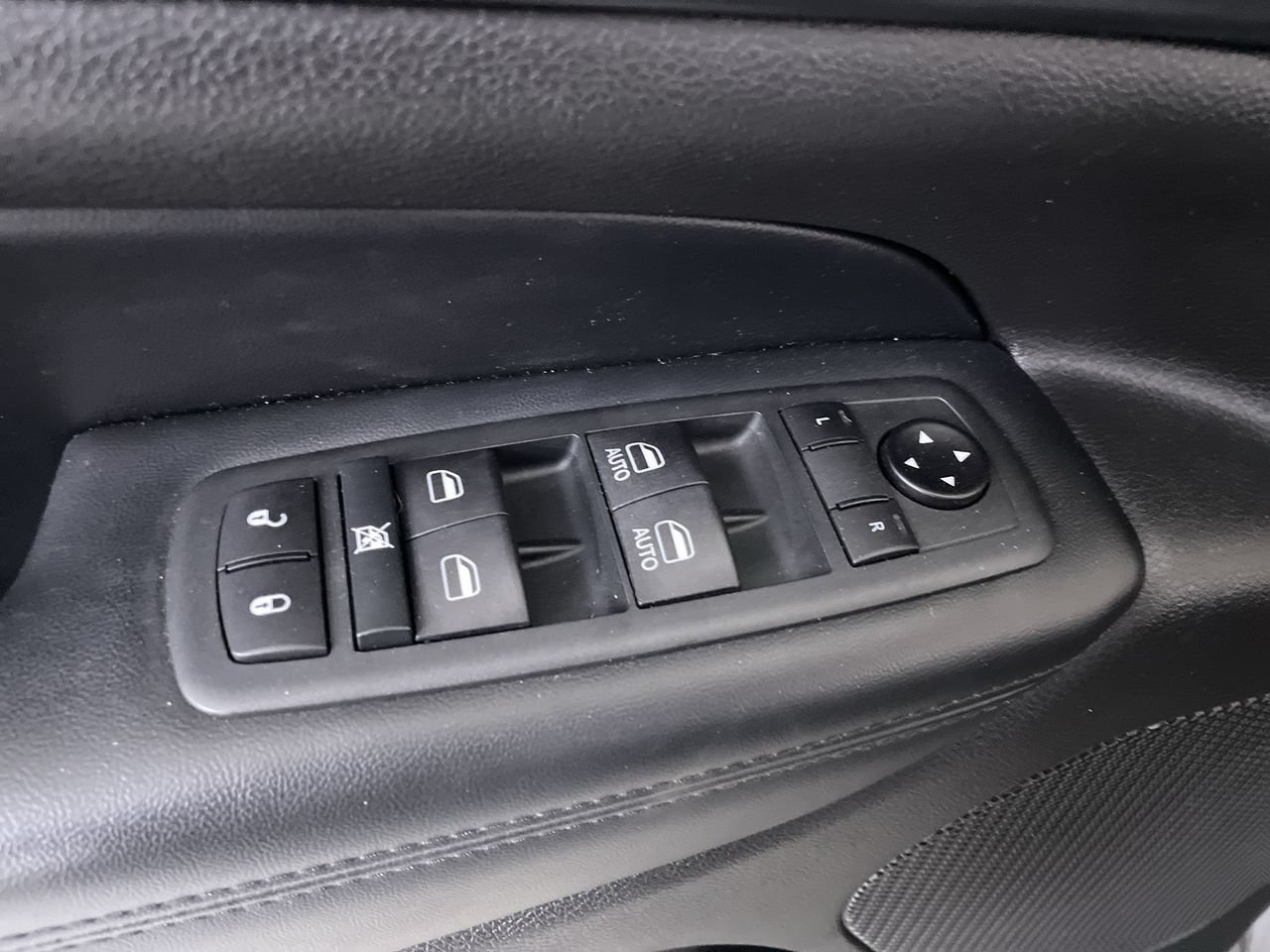 Used 2020 Jeep Grand Cherokee Altitude AWD/4WD image 11