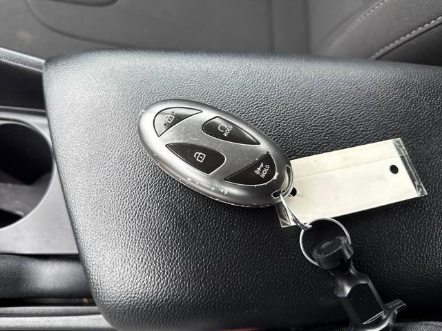 Used 2024 Hyundai Elantra SEL FWD image 11