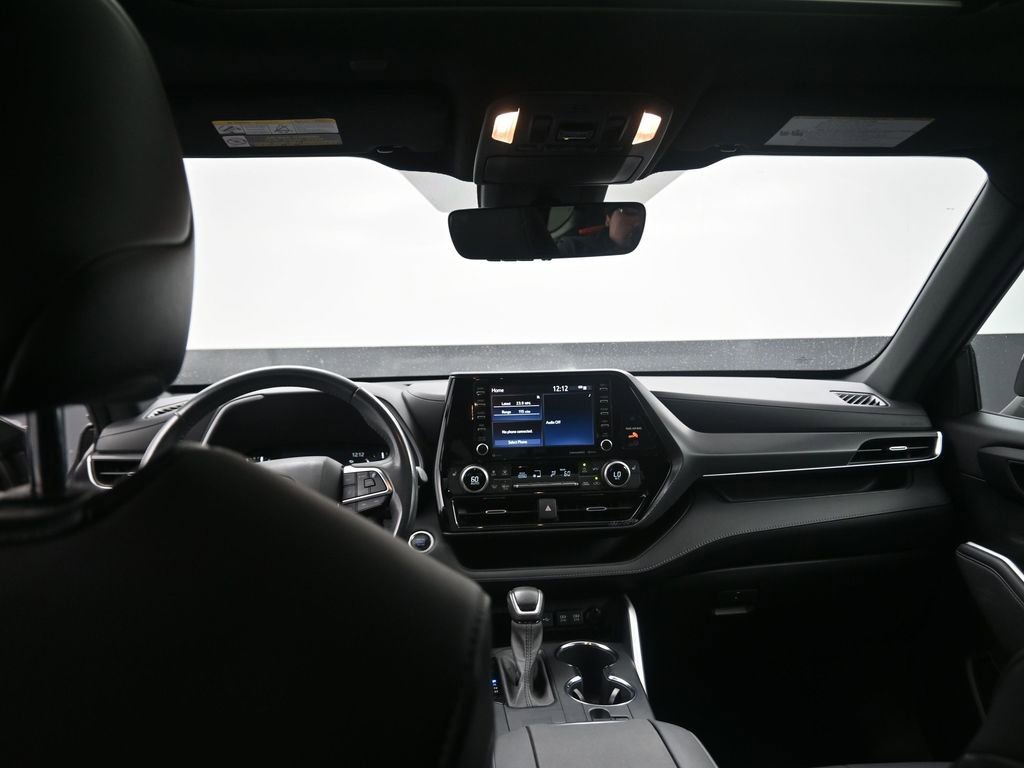 Used 2021 Toyota Highlander XSE image 16