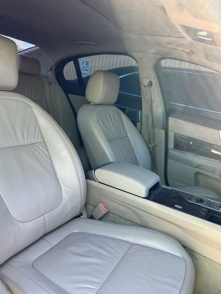 Used 2011 Jaguar XF image 8