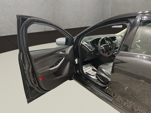 Used 2014 Ford Focus SE w/ Equipment Group 201A image 9