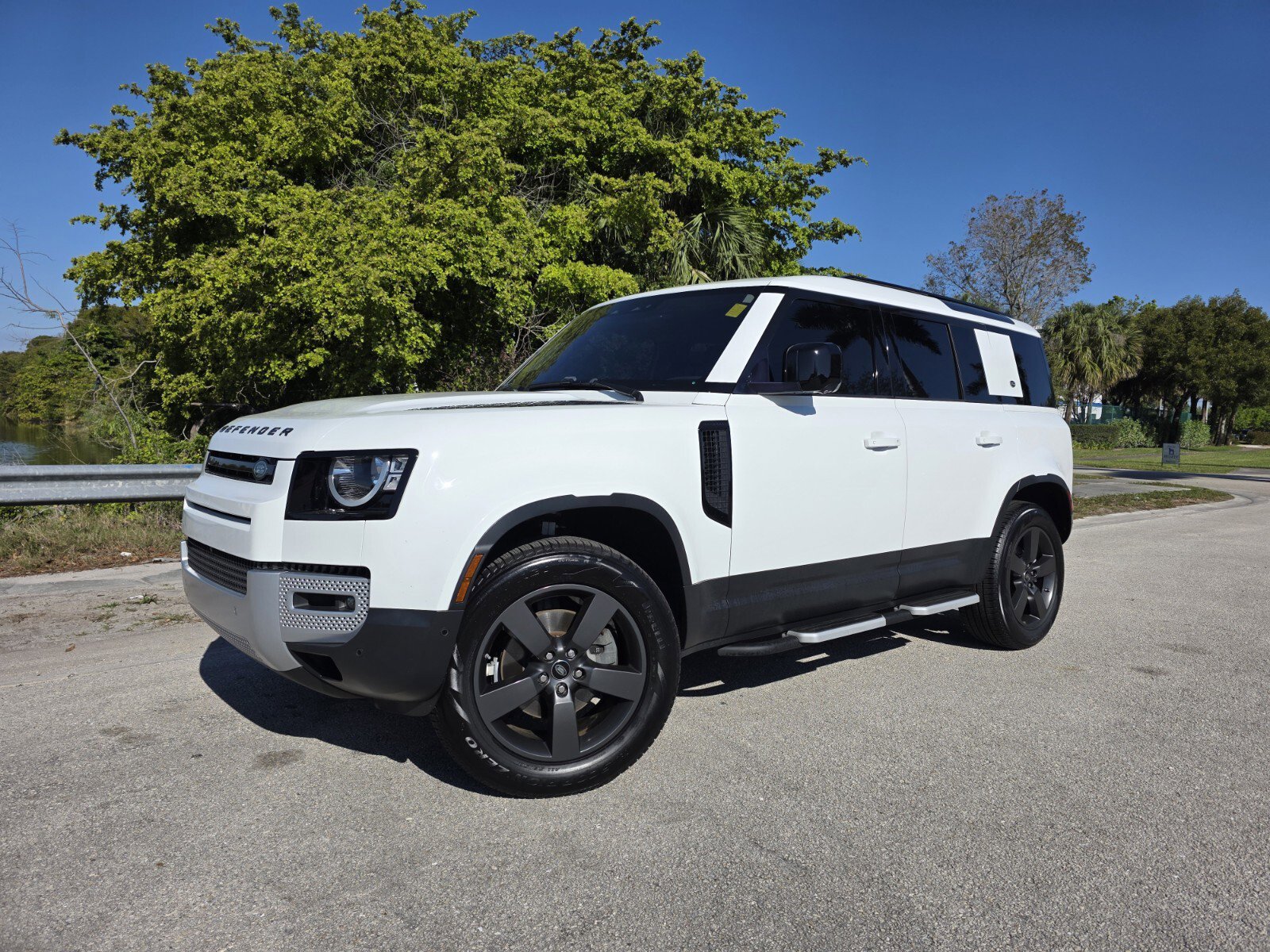 Used 2020 Land Rover Defender 110 S image 1