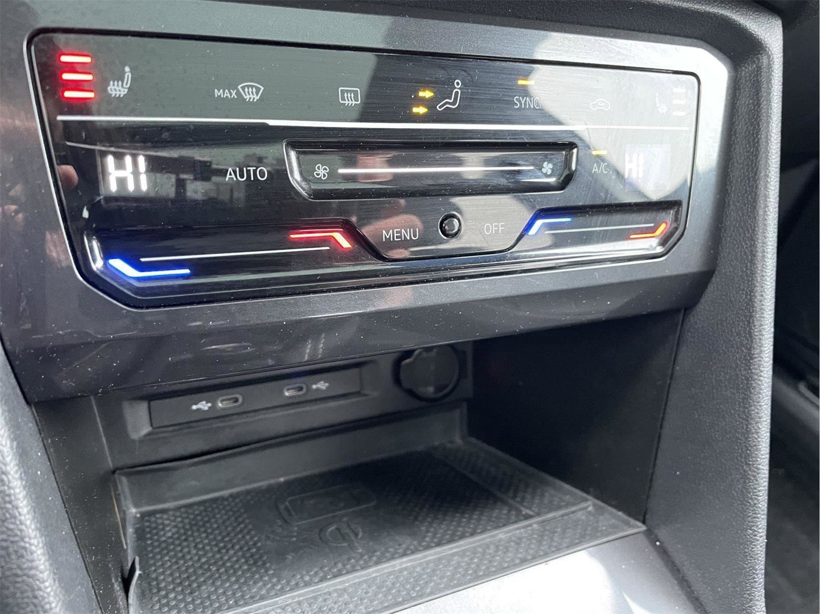 Used 2023 Volkswagen Tiguan SE R-Line image 29