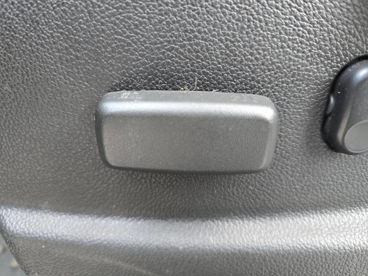 Used 2018 GMC Canyon SLT w/ Driver Alert Package image 21