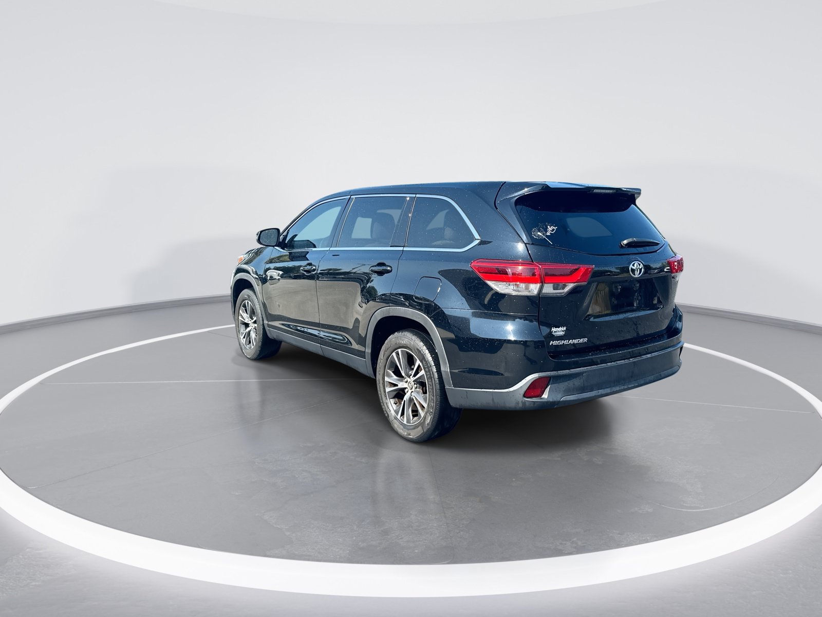 Used 2019 Toyota Highlander LE FWD image 7