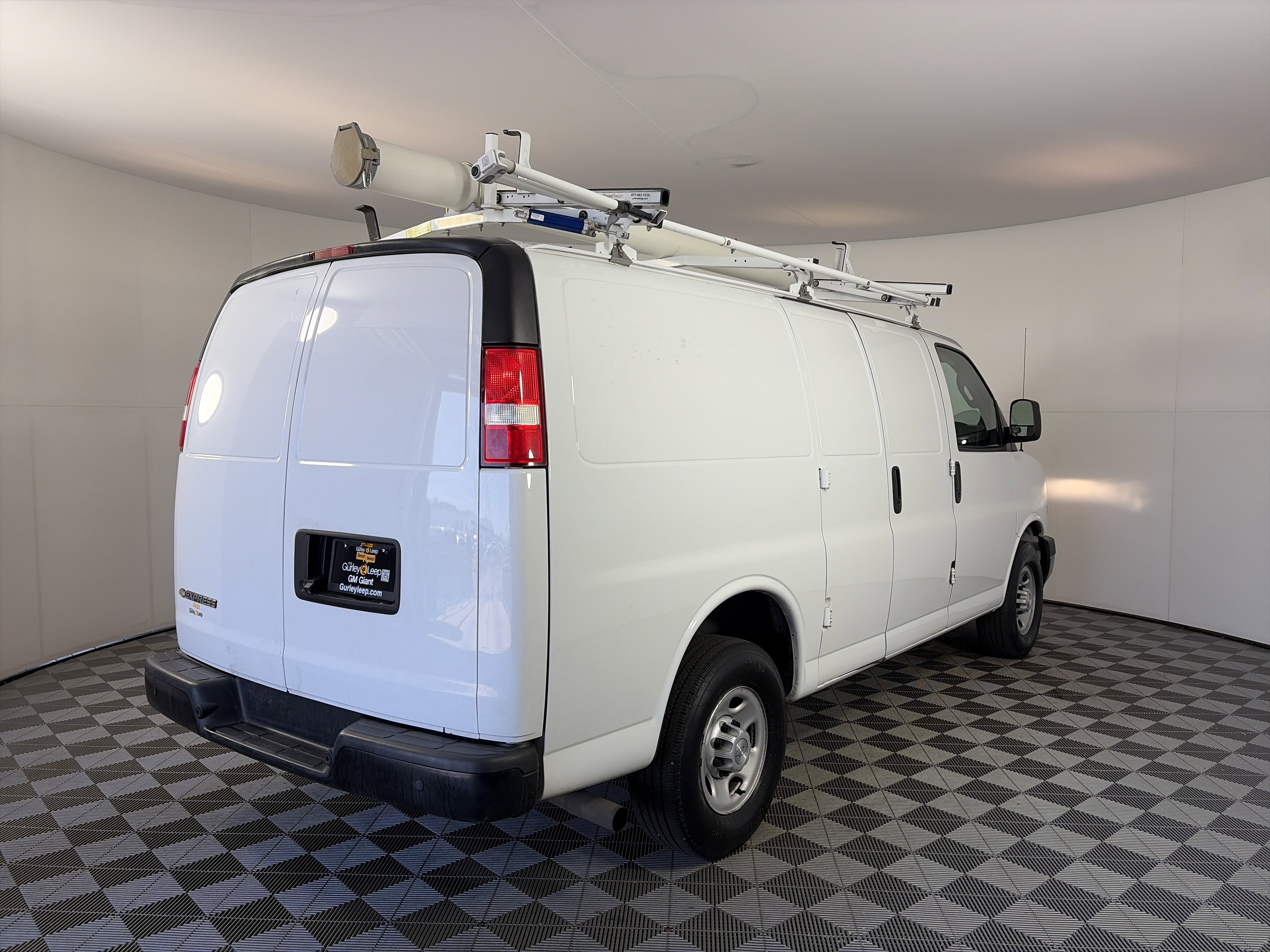 Used 2019 Chevrolet Express 3500 w/ Driver Convenience Package RWD image 5
