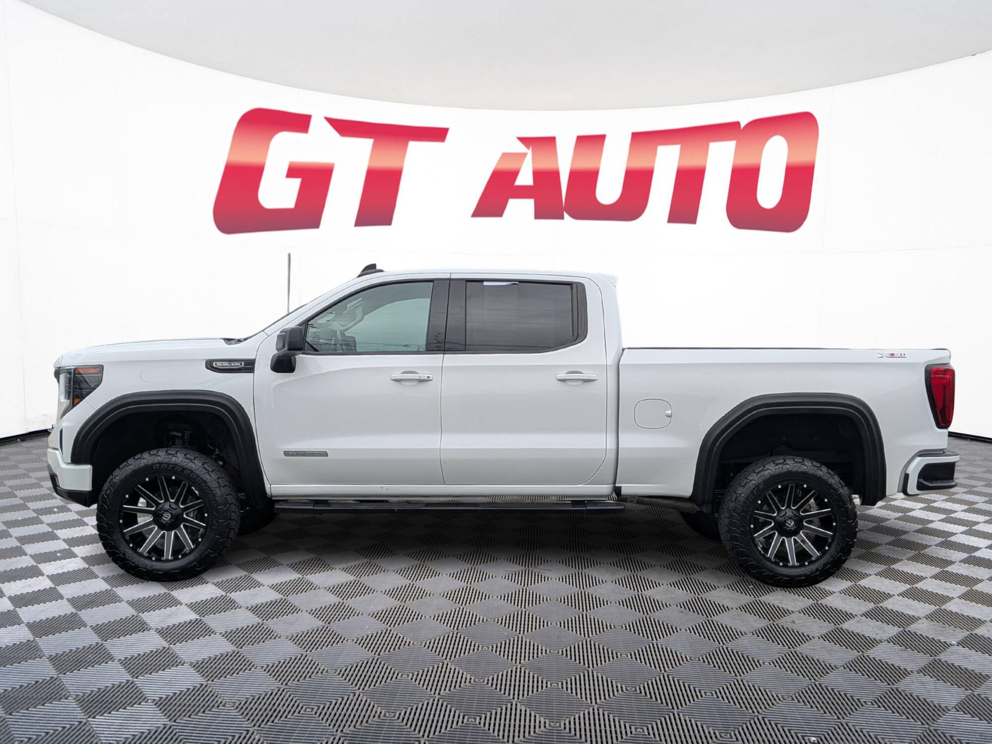 Used 2024 GMC Sierra 1500 Elevation w/ X31 Off-Road Package AWD/4WD image 3