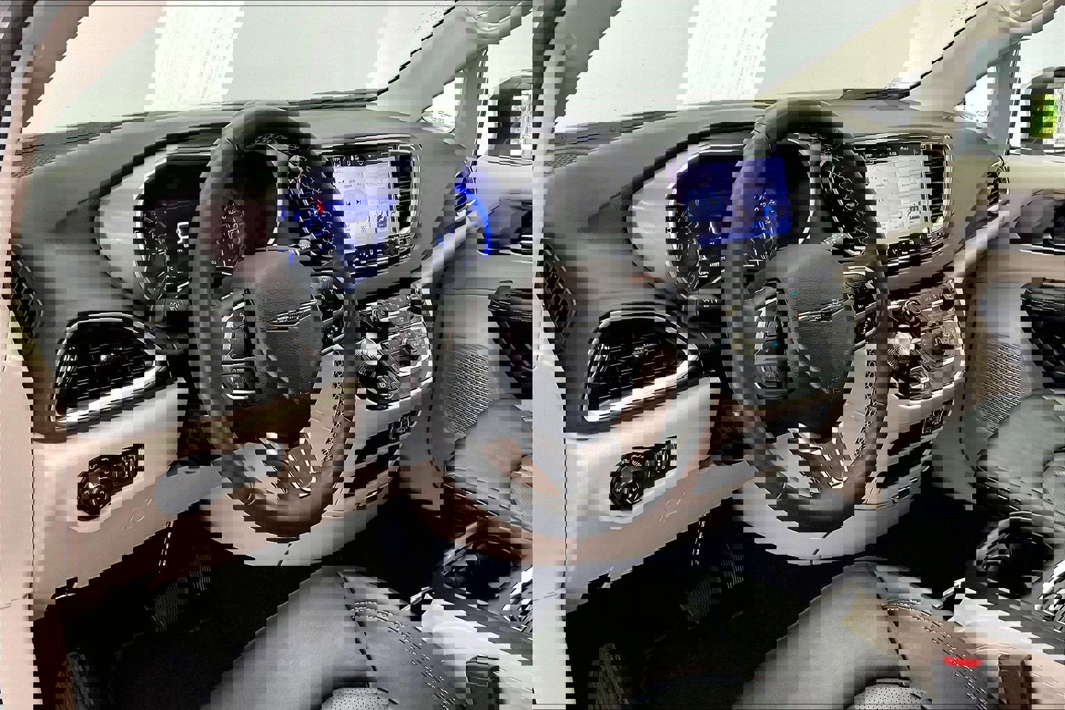 Used 2023 Chrysler Pacifica Touring-L image 14