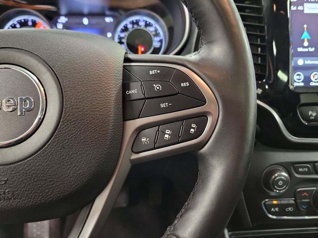 Used 2019 Jeep Cherokee Overland w/ Technology Group AWD/4WD image 27