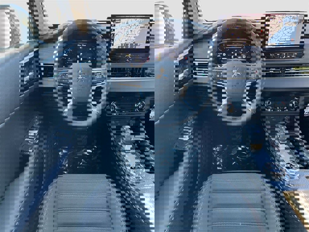 New 2025 Mitsubishi Outlander SE image 24