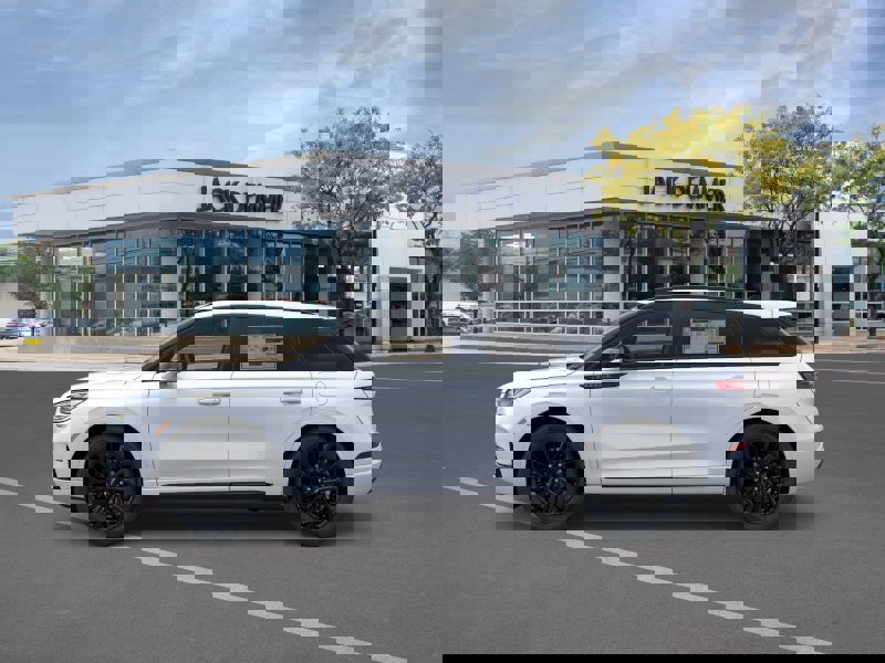 New 2026 Lincoln Corsair Premiere image 3