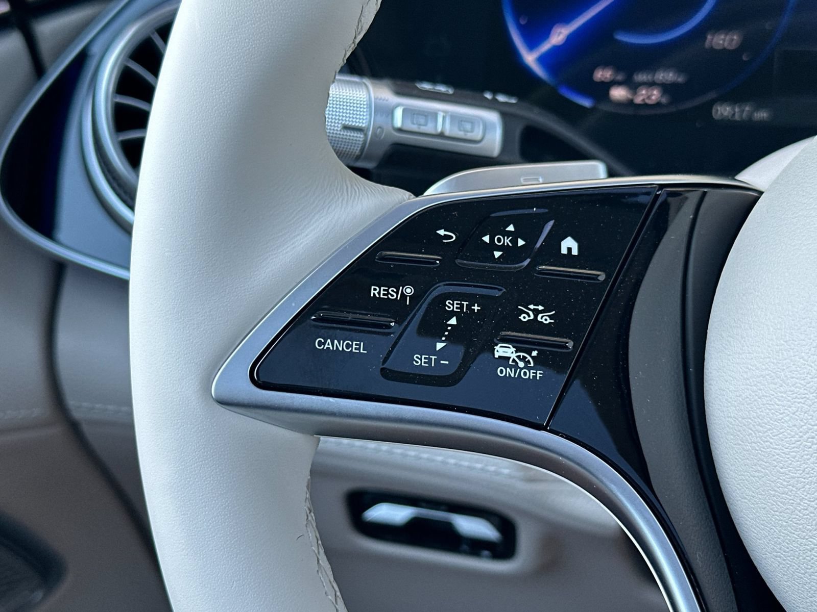 New 2026 Mercedes-Benz EQS 550 4MATIC SUV image 27
