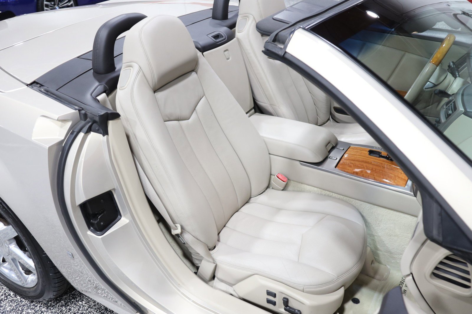 Used 2006 Cadillac XLR 2dr Convertible image 41