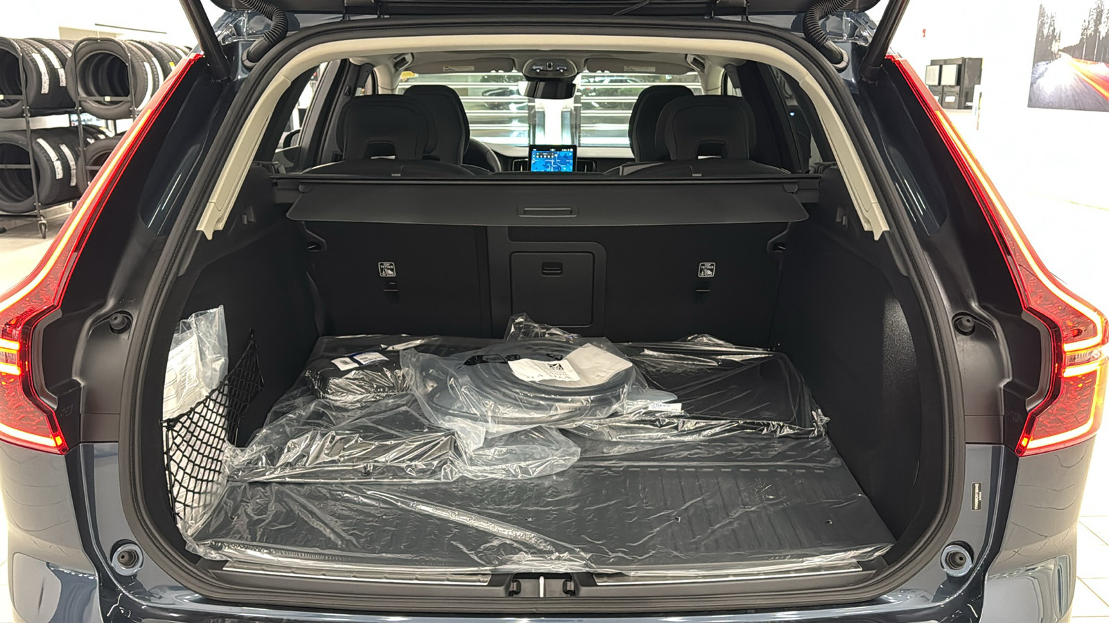 New 2027 Volvo XC60 T8 Plus AWD/4WD image 29