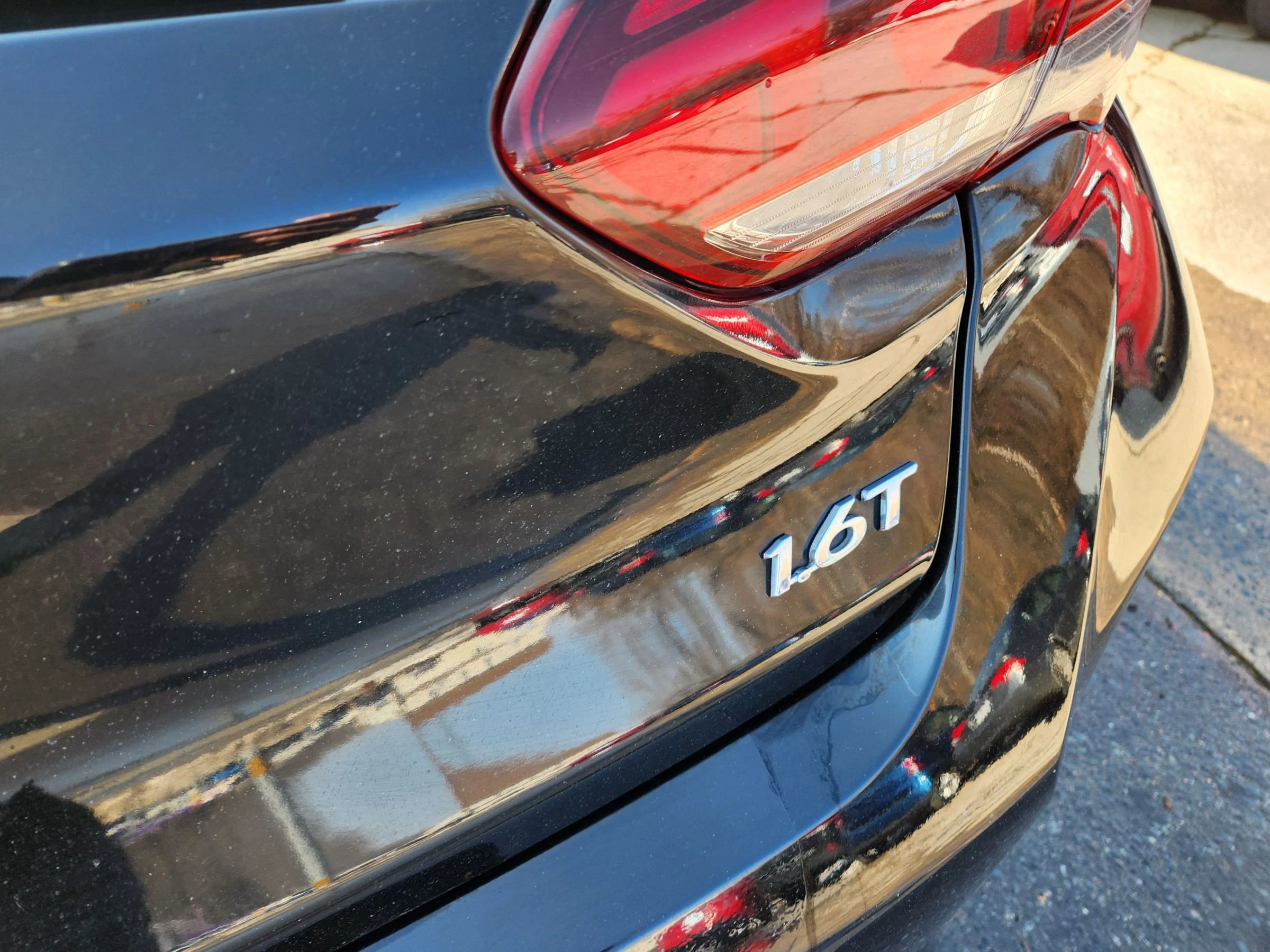 Used 2020 Hyundai Veloster Turbo image 13