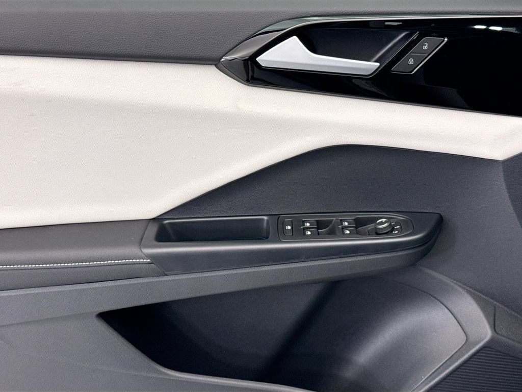New 2026 Volkswagen Taos S FWD image 21