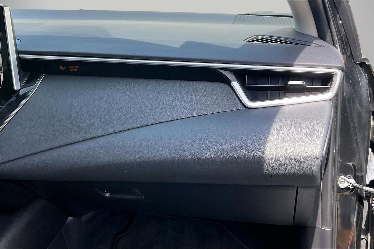 Used 2020 Toyota Corolla LE image 19