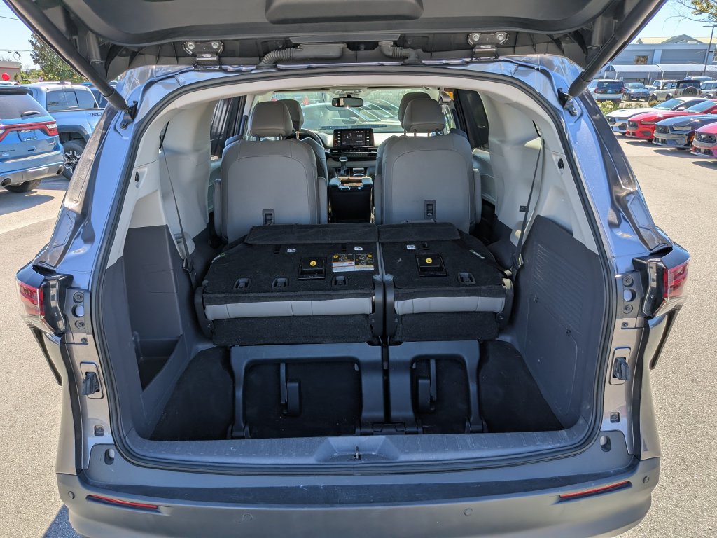 Used 2022 Toyota Sienna XLE FWD image 11