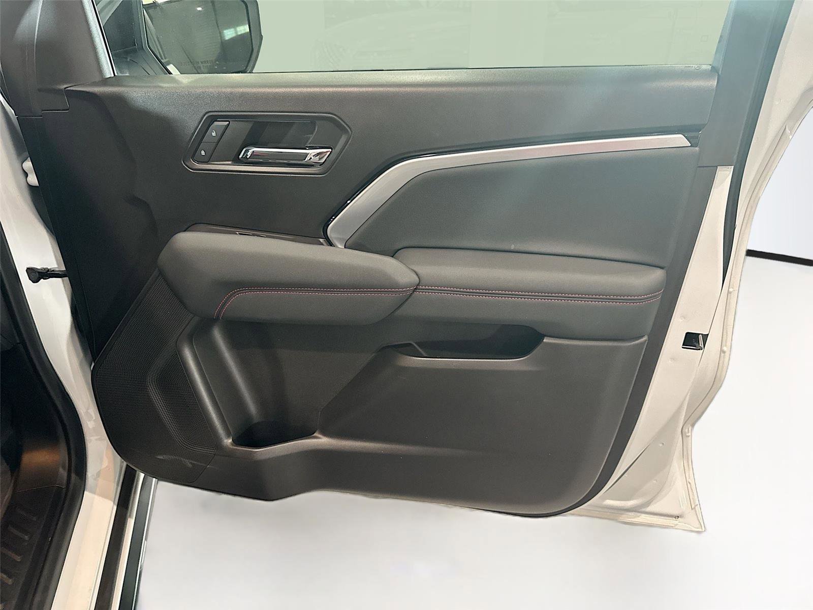 Used 2023 Chevrolet Colorado Z71 w/ Z71 Convenience Package 2 image 12