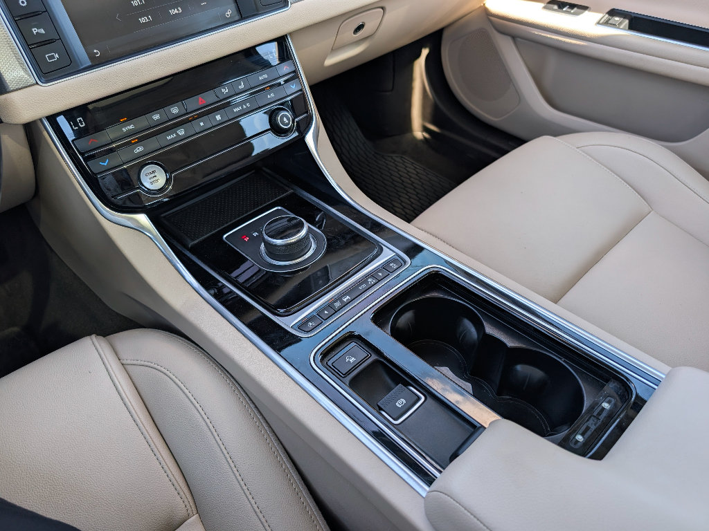 Used 2017 Jaguar XF Premium AWD/4WD image 21