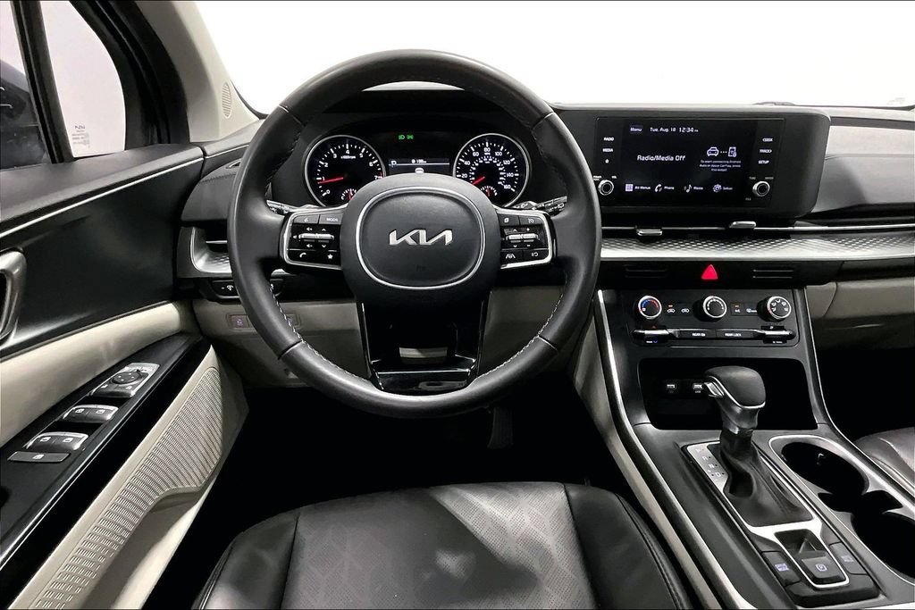 Used 2024 Kia Carnival LX FWD image 6