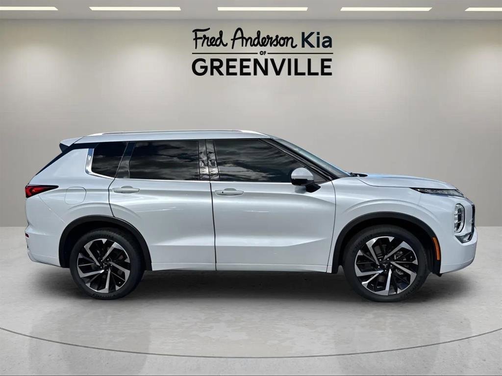 Used 2023 Mitsubishi Outlander SEL image 2