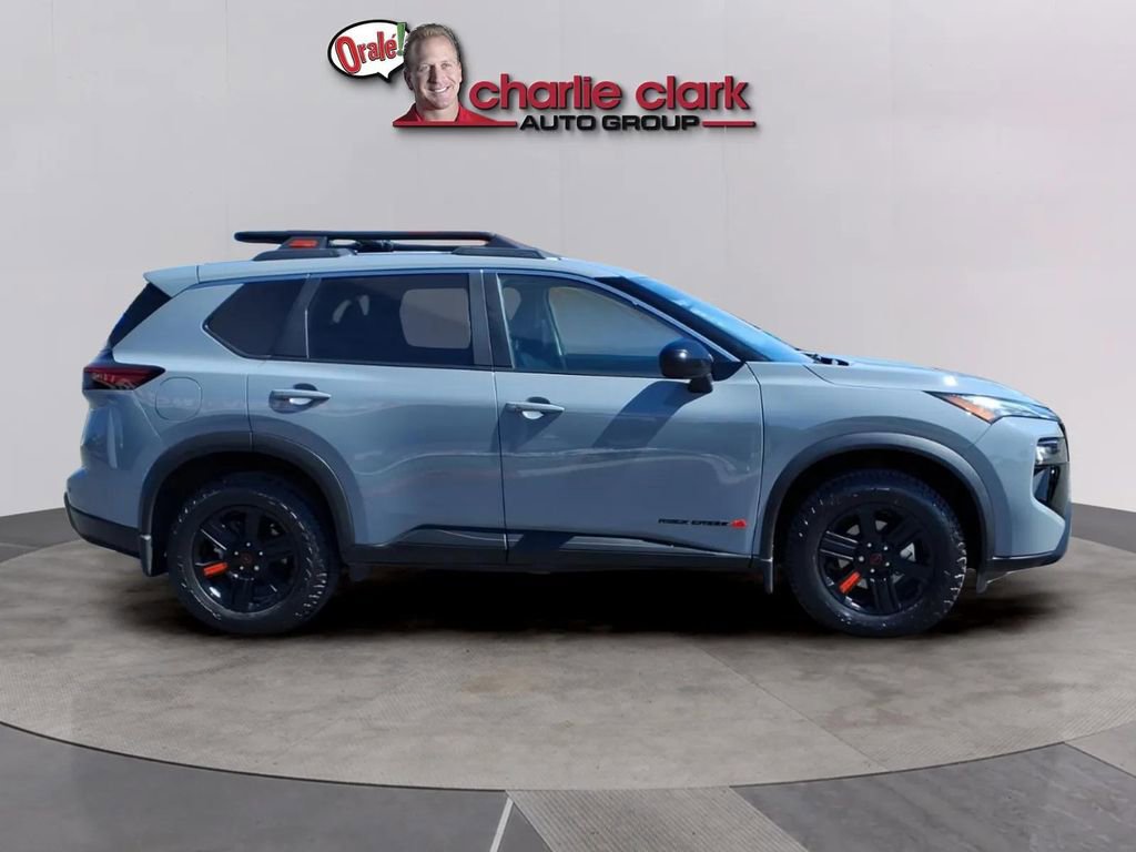 Used 2025 Nissan Rogue SV image 6