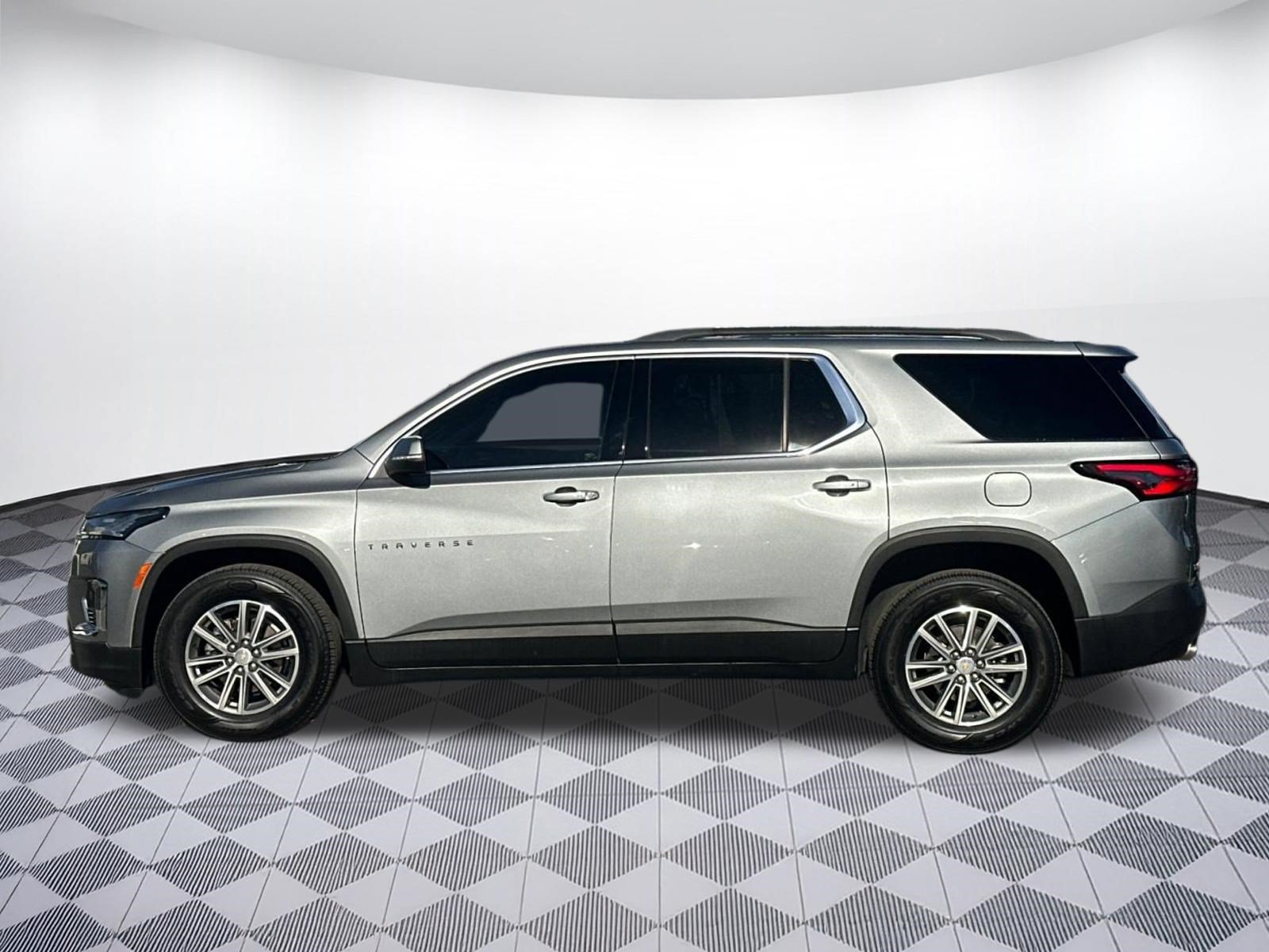 Used 2023 Chevrolet Traverse LT w/ LPO, Cargo Package AWD/4WD image 2