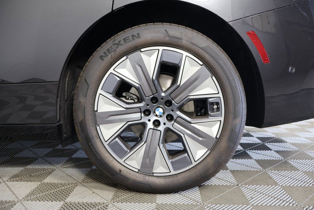New 2026 BMW iX xDrive60 w/ Premium Package AWD/4WD image 10