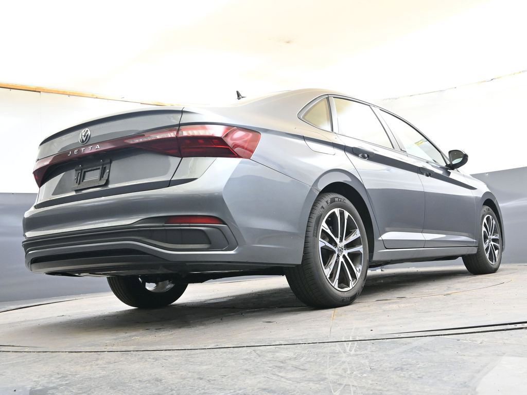 Used 2025 Volkswagen Jetta Sport image 32