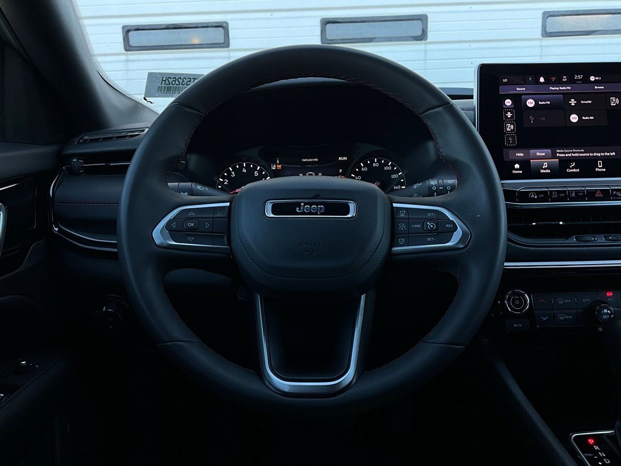 Used 2025 Jeep Compass Trailhawk image 32