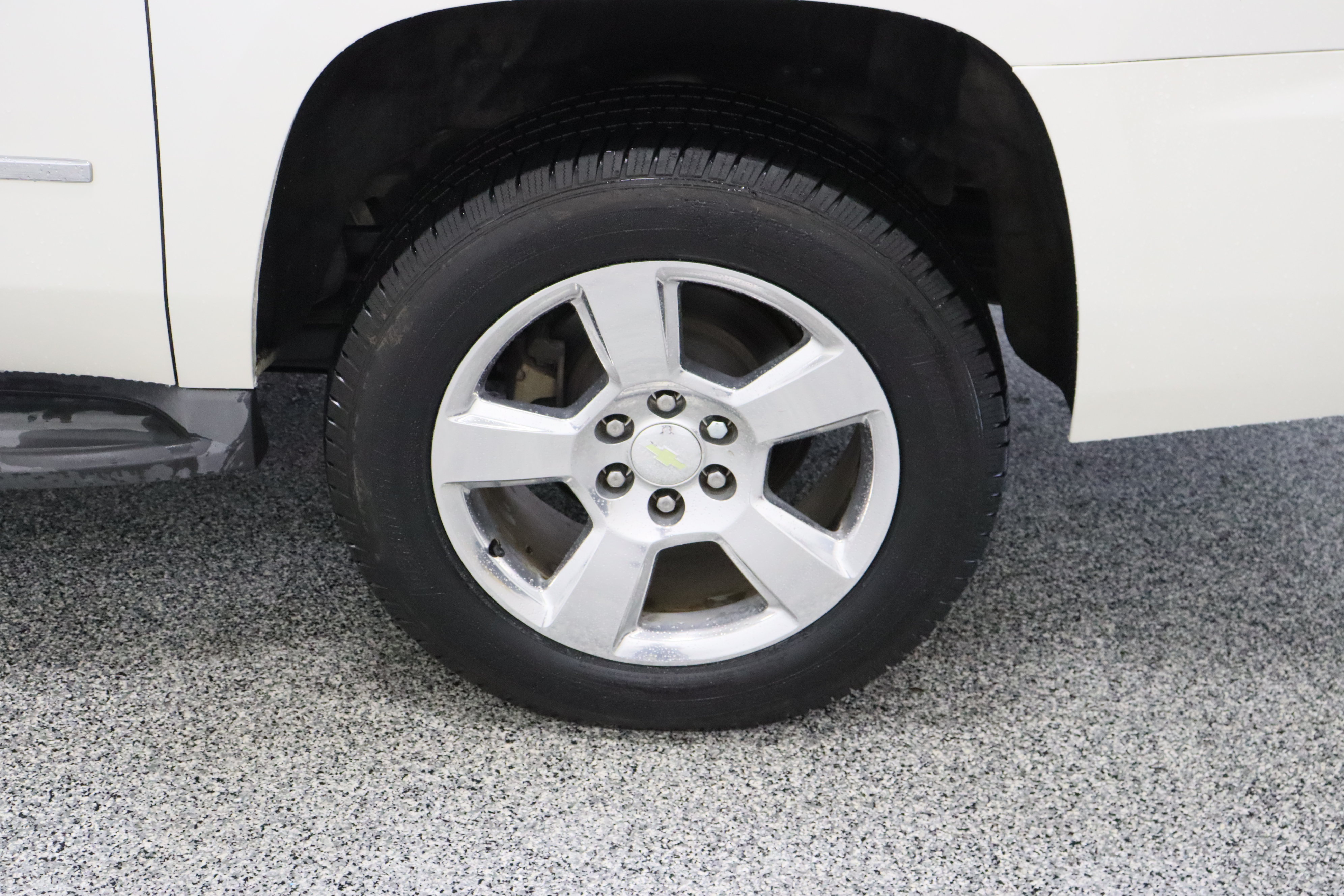 Used 2015 Chevrolet Suburban LT RWD image 10