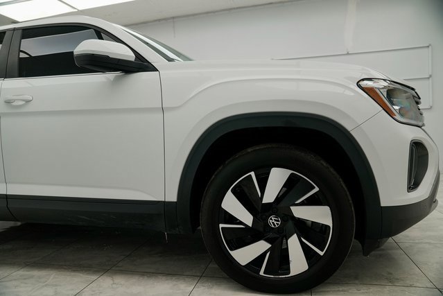 Used 2024 Volkswagen Atlas Cross Sport SE image 4