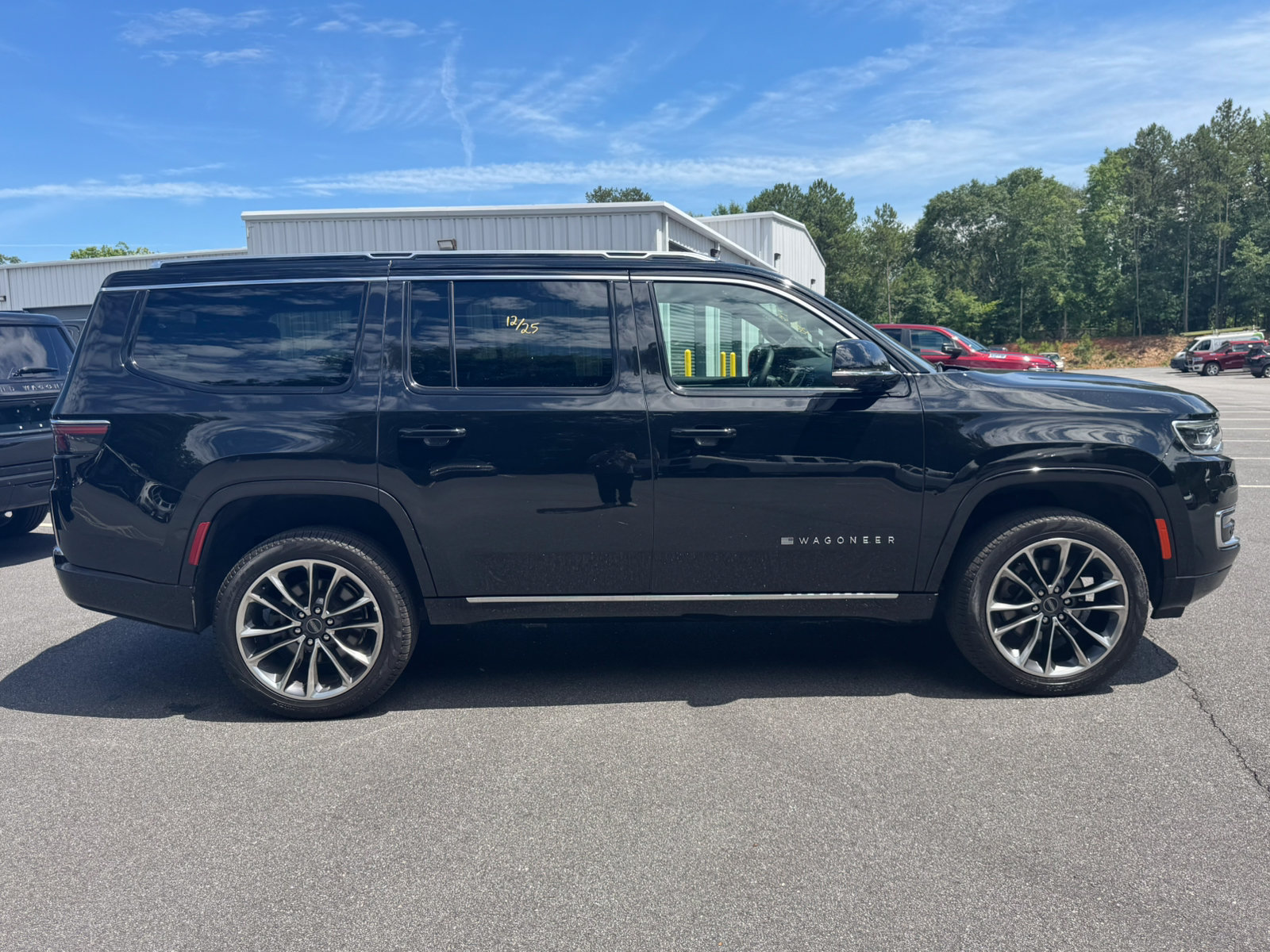 Used 2025 Jeep Wagoneer Series III w/ Premium Group I AWD/4WD image 4