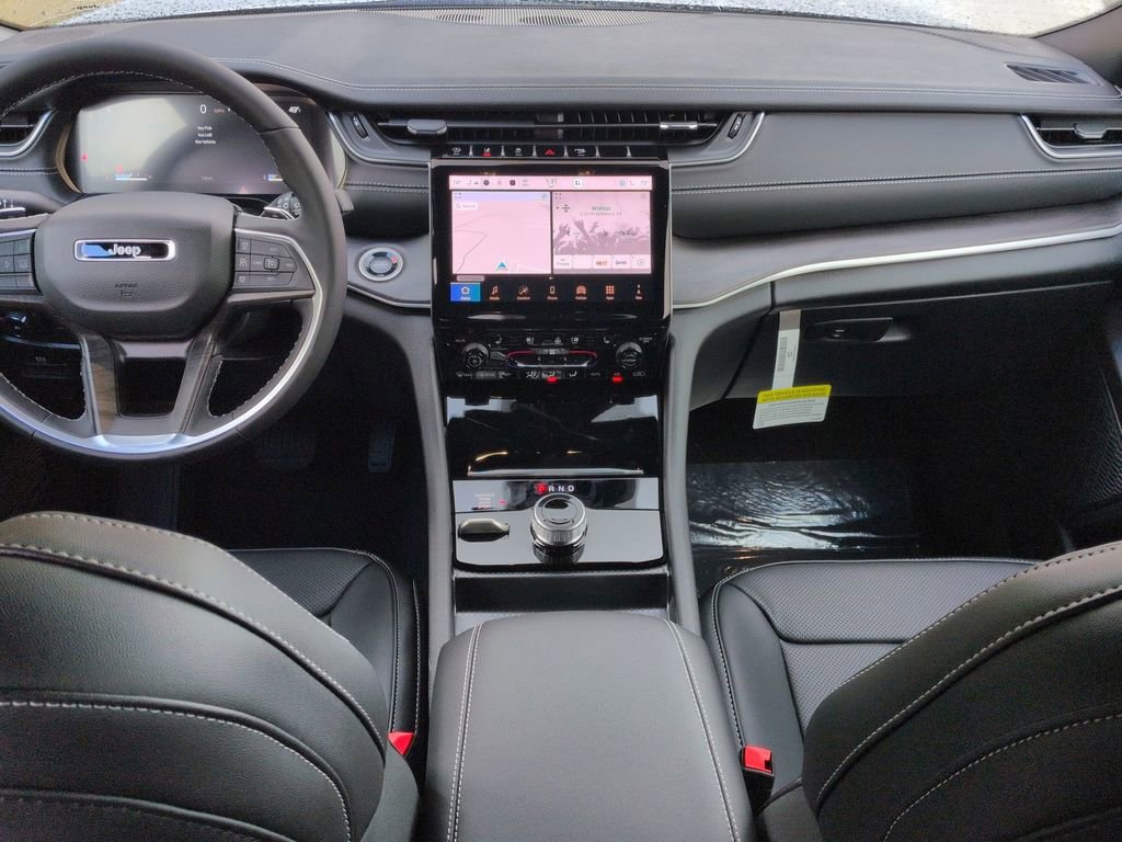 New 2025 Jeep Grand Cherokee Limited w/ Luxury Tech Group II image 14