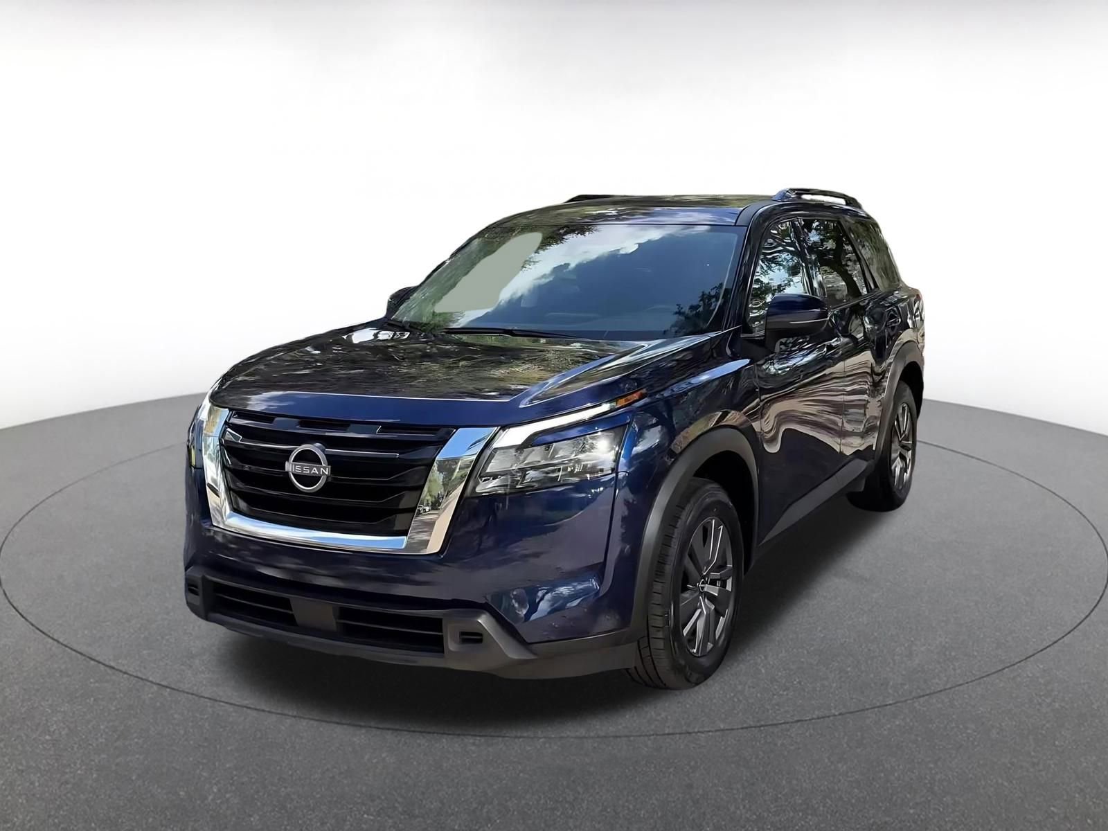 Used 2025 Nissan Pathfinder SV image 7