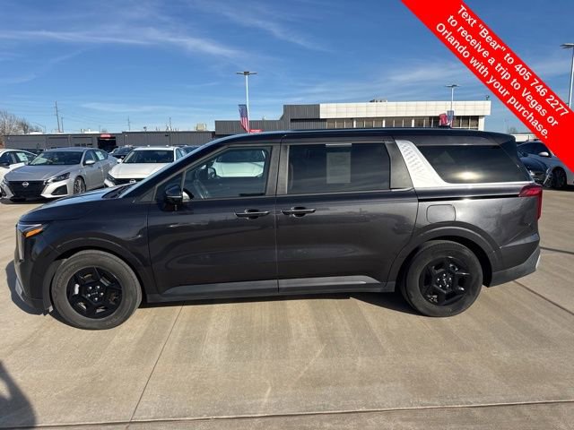 Used 2025 Kia Carnival image 2