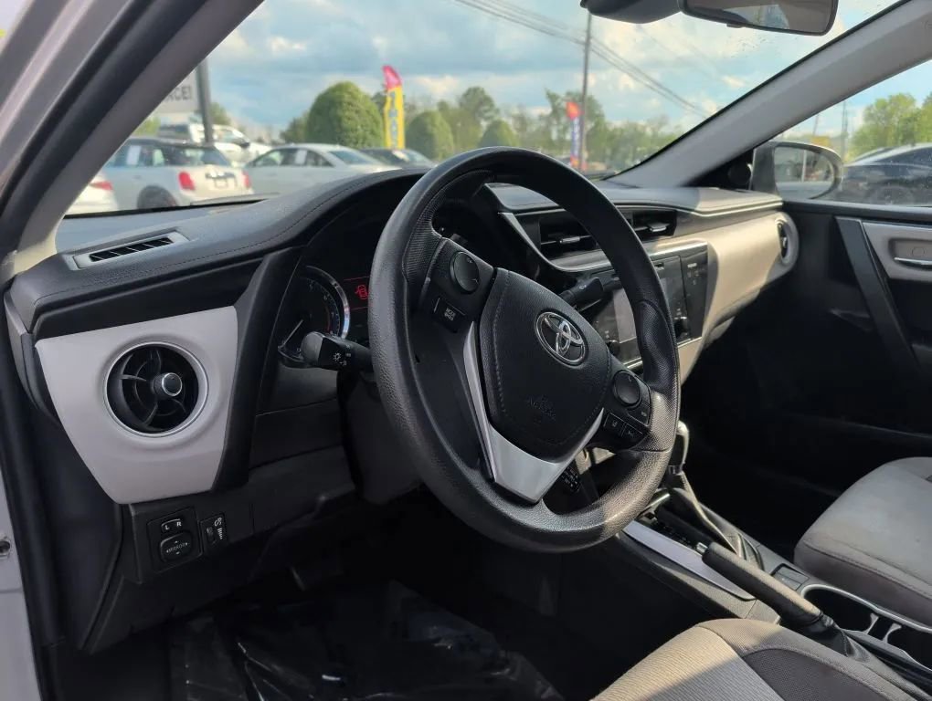 Used 2017 Toyota Corolla L FWD image 18