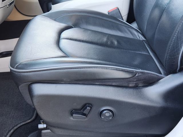 Certified 2020 Chrysler Pacifica Limited w/ Advanced Safetytec Group FWD image 24