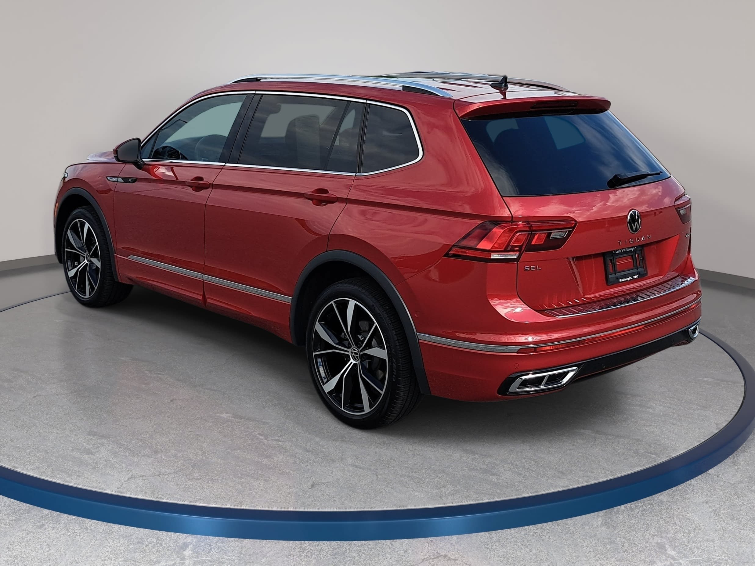 Certified 2024 Volkswagen Tiguan SEL R-Line AWD/4WD image 7