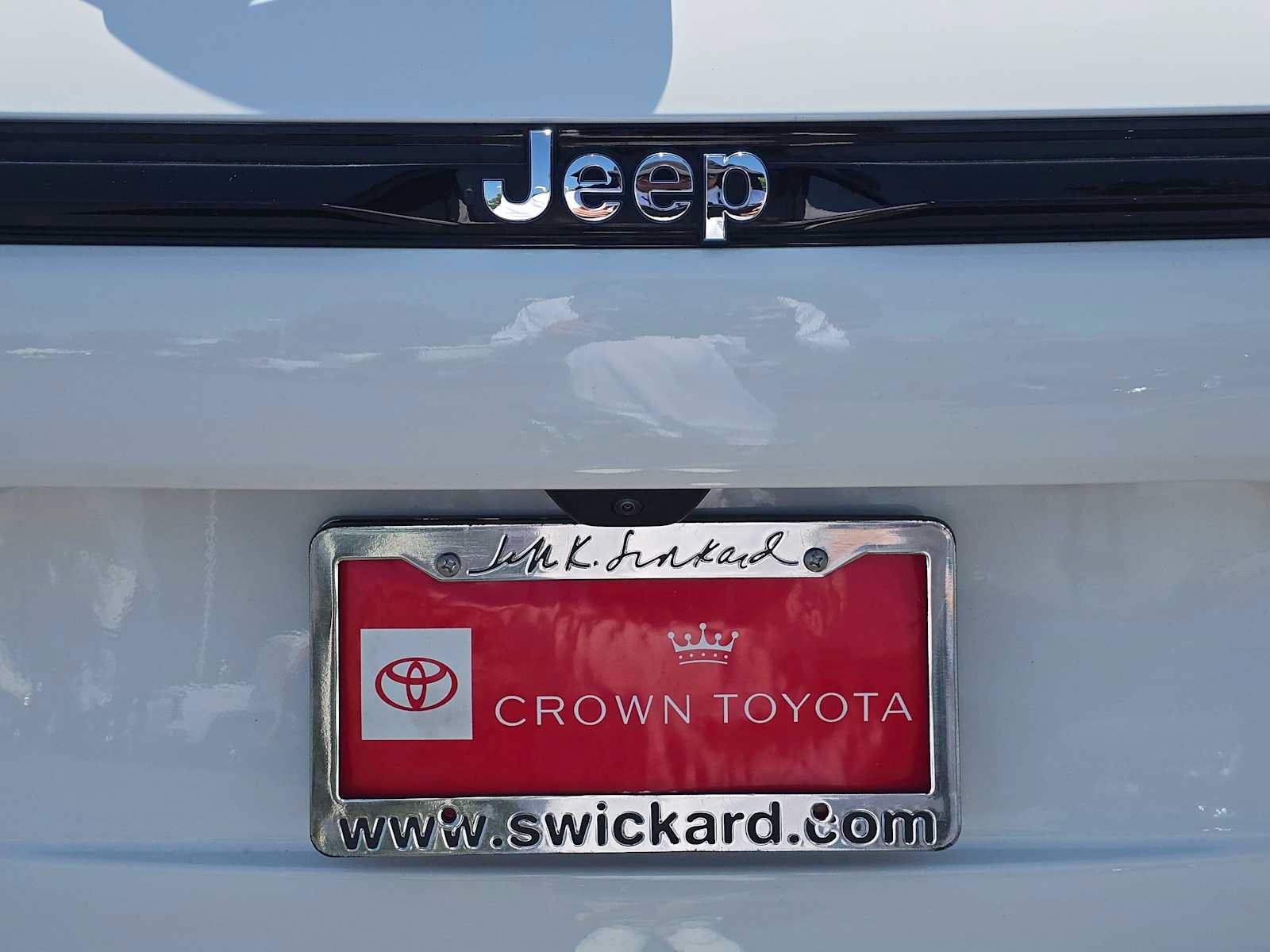 Used 2023 Jeep Grand Cherokee Overland w/ Luxury Tech Group IV AWD/4WD image 16