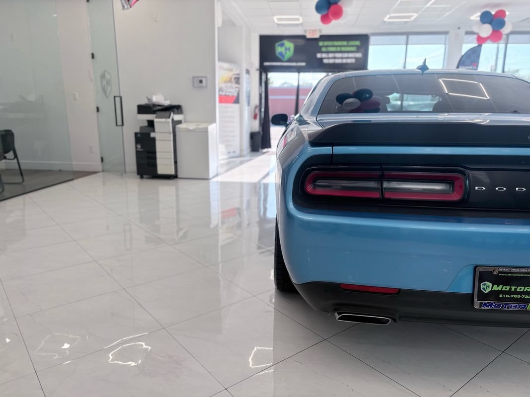 Used 2016 Dodge Challenger R/T Scat Pack w/ Leather Interior Group RWD image 12