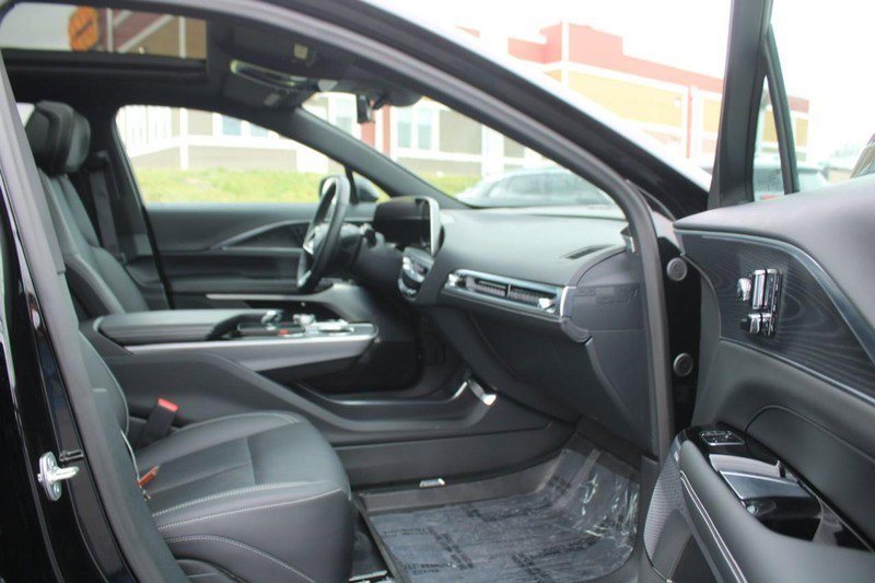 Used 2025 Cadillac Lyriq Luxury w/ LPO, Floor Liner Package AWD/4WD image 11