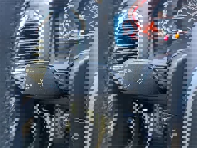 Used 2022 BMW M850i xDrive Convertible w/ Driving Assistance Package image 25