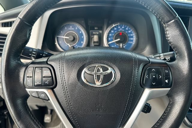Used 2017 Toyota Sienna XLE w/ XLE Navigation Package FWD image 27