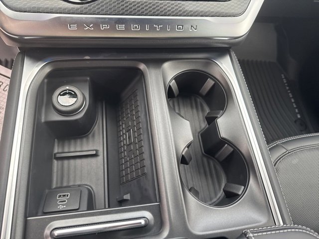 New 2025 Ford Expedition Platinum image 18