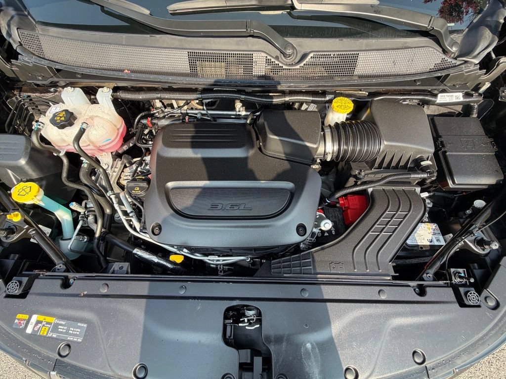Used 2026 Chrysler Pacifica Limited FWD image 17
