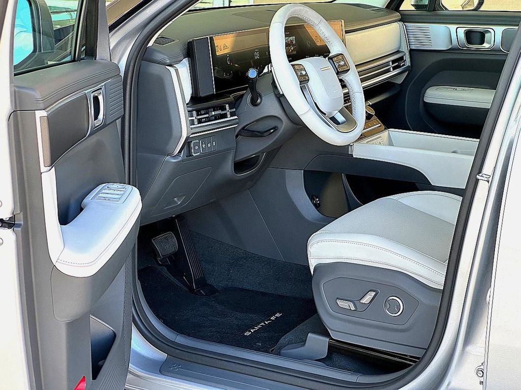 Used 2025 Hyundai Santa Fe SEL image 11