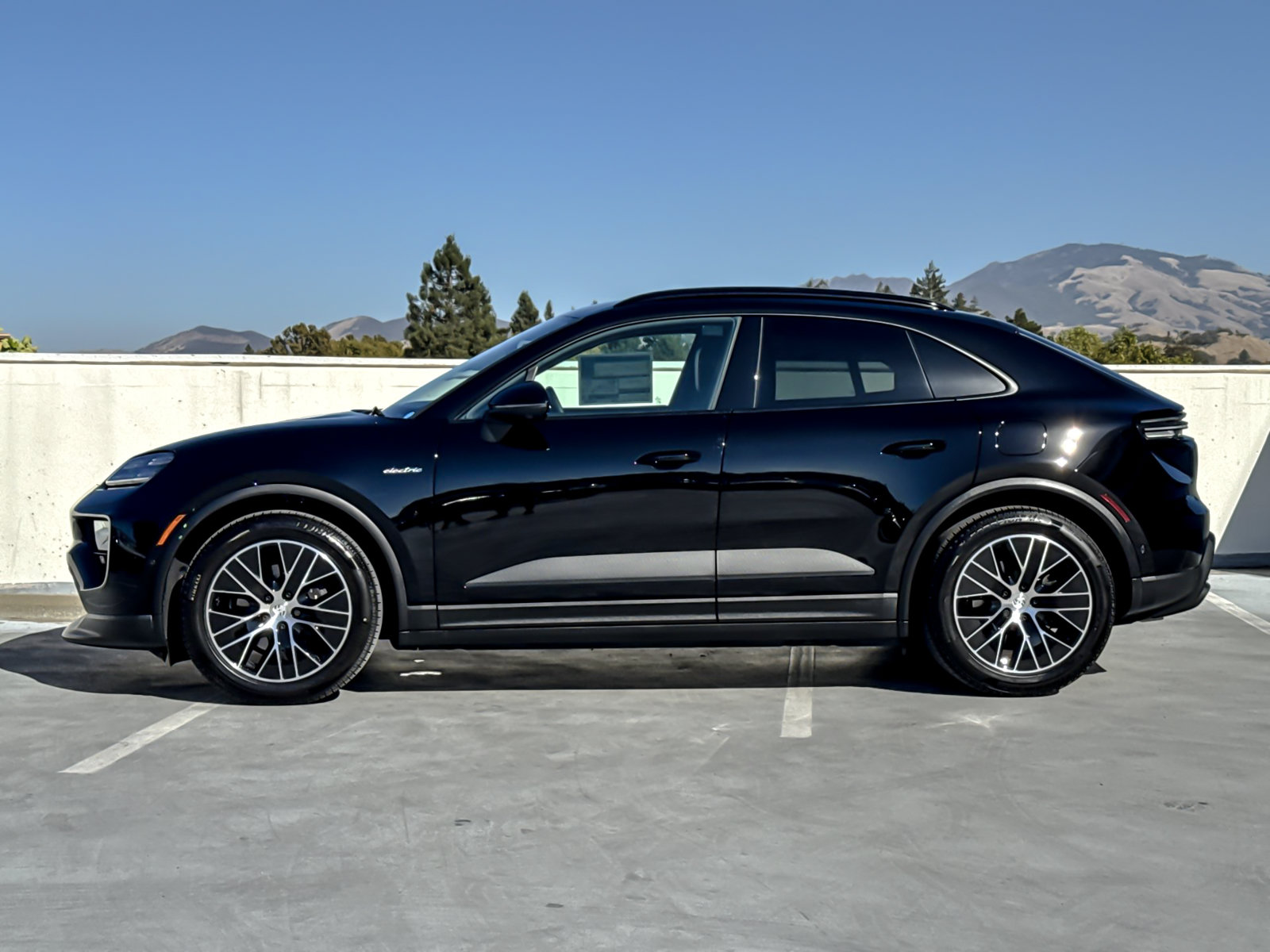 New 2026 Porsche Macan 4 Electric AWD/4WD image 3